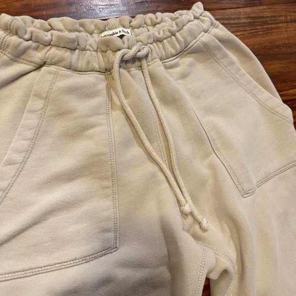 Abercrombie & Fitch cloud jogger. Size xs. - Picture 4 of 6
